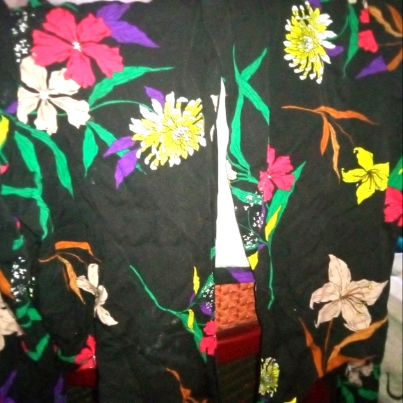 Oldie Floral Tie Around Top - Picture 1 of 2